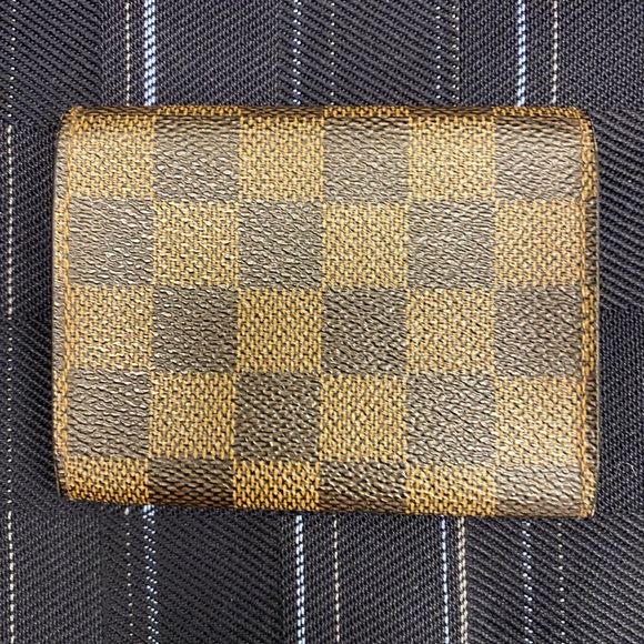Preloved Authentic LV Damier cardholder - Picture 2 of 6